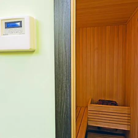 Hammam , Big Jacuzzi ,sauna , 2 Bedroom , Khrechatik Apartament